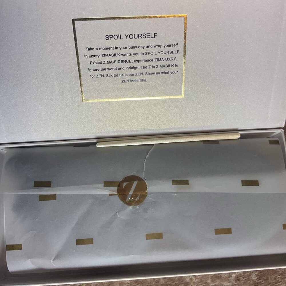 ZIMASILK Silk Sleep Mask Luxury Eye Mask Set w/ Box & Pouch Gray - Picture 4 of 7